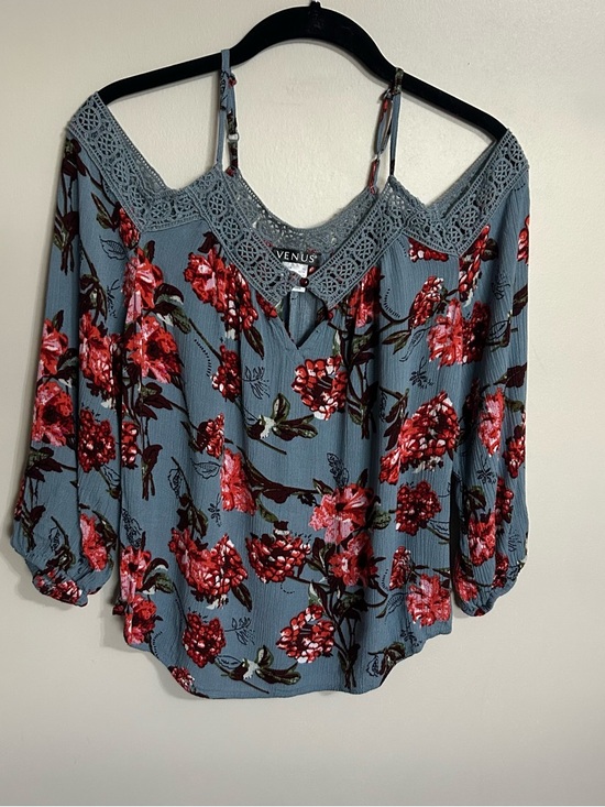 VENUS Tops - VENUS Floral Cold-Shoulder Top with Lace Trim
